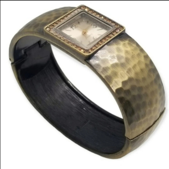 AVON "WILD SAFARI" BRASSTONE & RHINESTONE TEXTURED CLAMPER BRACELET WATCH - Picture 2 of 5